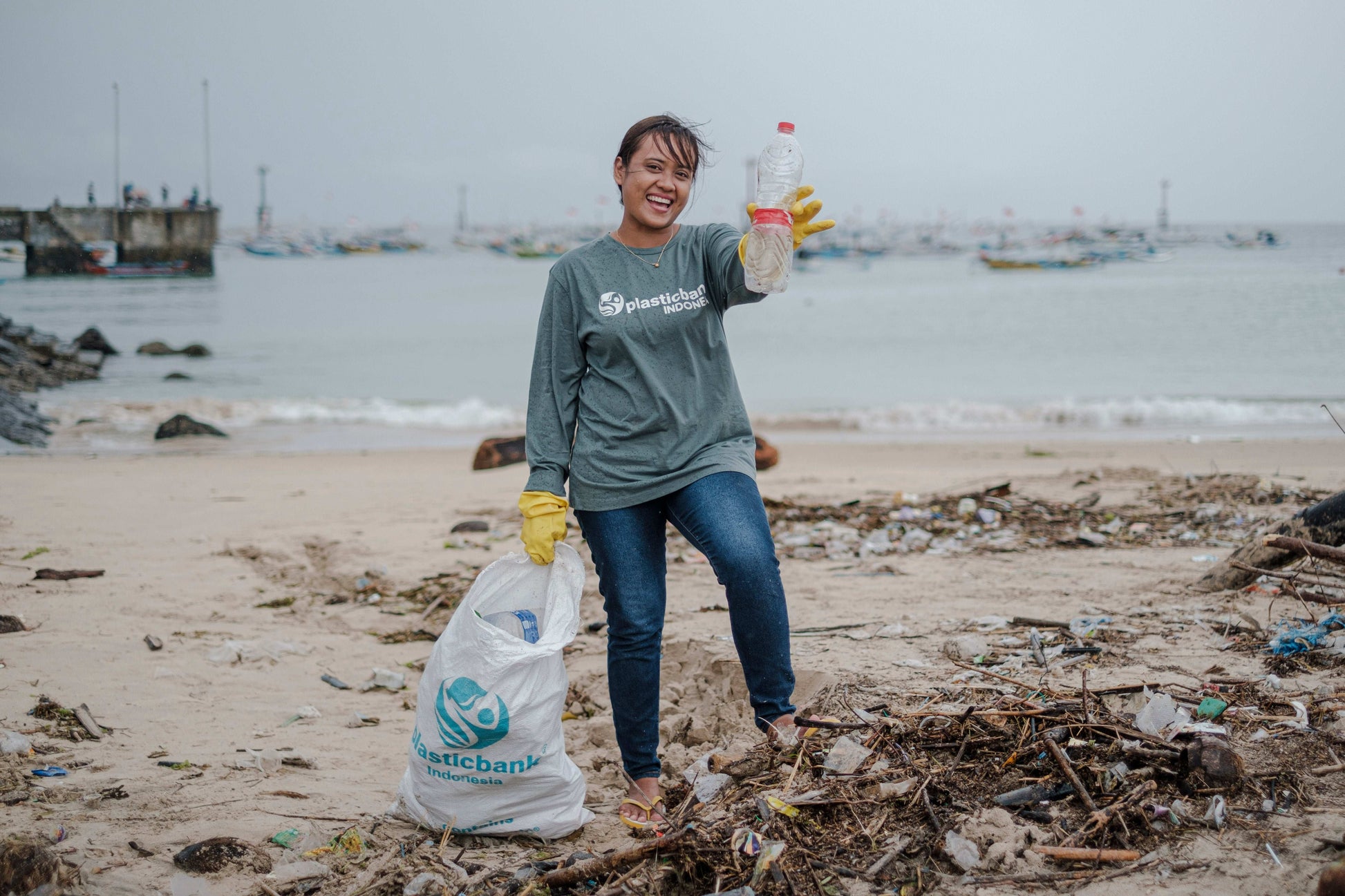 Remove 5 ocean bound plastic bottles - AquaShields